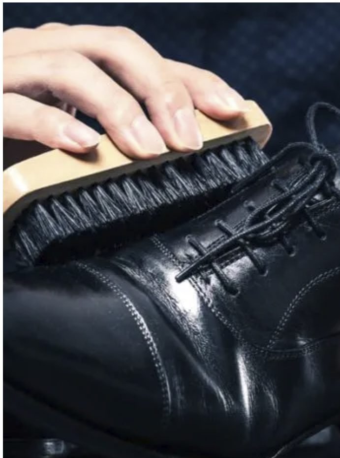Applying Yuppies Star Wax polish to leather shoes