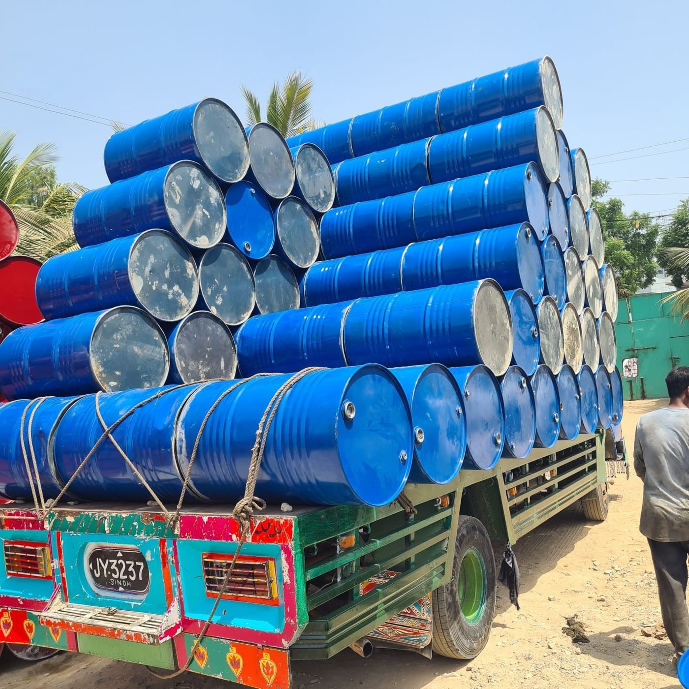 Bulk used steel drums for refurbishment and recycling — Karachi supplier